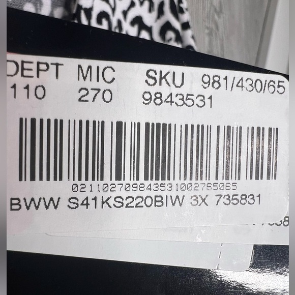 310. NWT Slim Factor by Investments Scrolling Ikat V-Neck 3/4 Handkerchief Hem - Picture 9 of 13